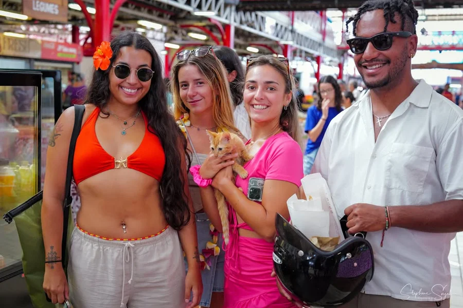 Papeete. Aujourd’hui. Portraits posés. Māuruuru ro - 2