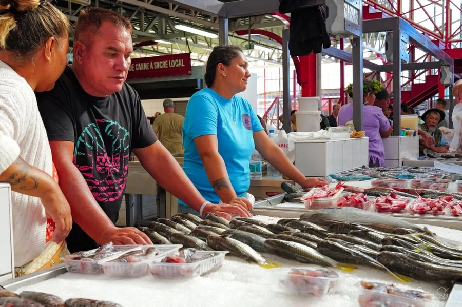 Allons au marché de Pape’ete pour acheter les frui - 12