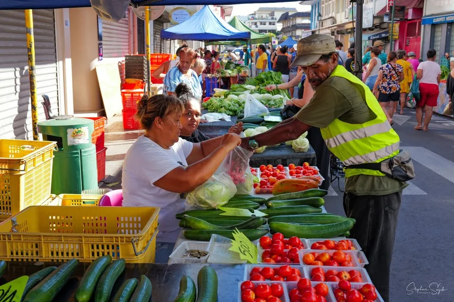 Allons au marché de Pape’ete pour acheter les frui - 3
