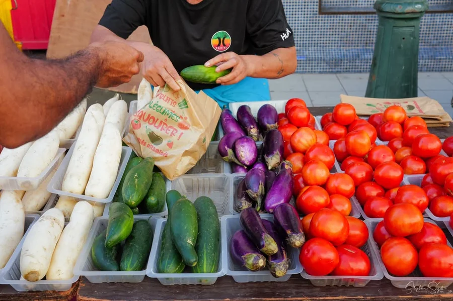 Allons au marché de Pape’ete pour acheter les frui - 5