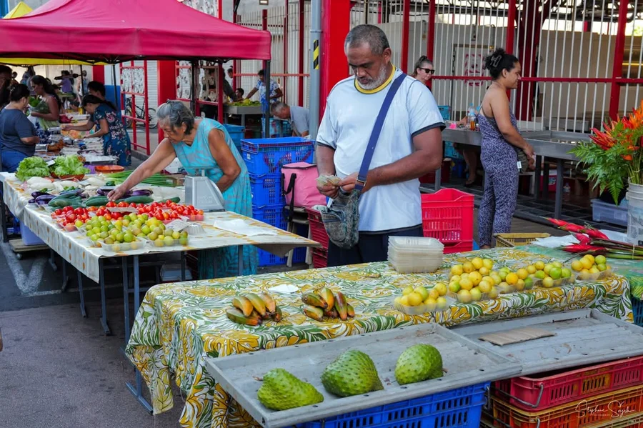 Allons au marché de Pape’ete pour acheter les frui - 9