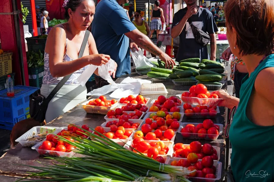 Allons au marché de Pape’ete pour acheter les frui - 10