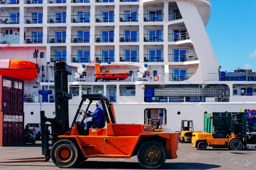 Le fameux Aranui 5 est à quai ! Ce navire unique a - 4