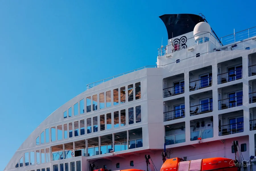 Le fameux Aranui 5 est à quai ! Ce navire unique a - 8