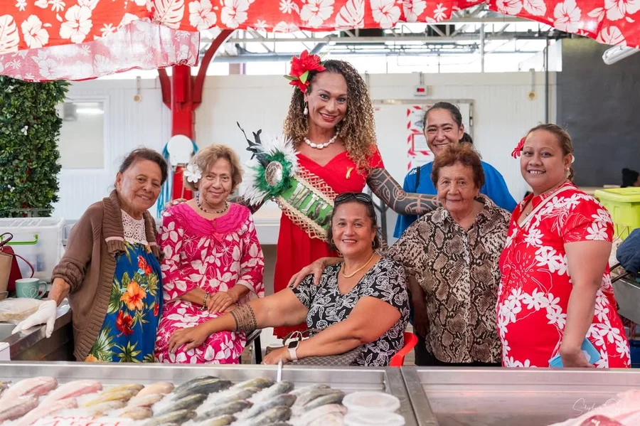 Portraits de rue à Papeete (Tahiti). Māuruuru roa  - 3