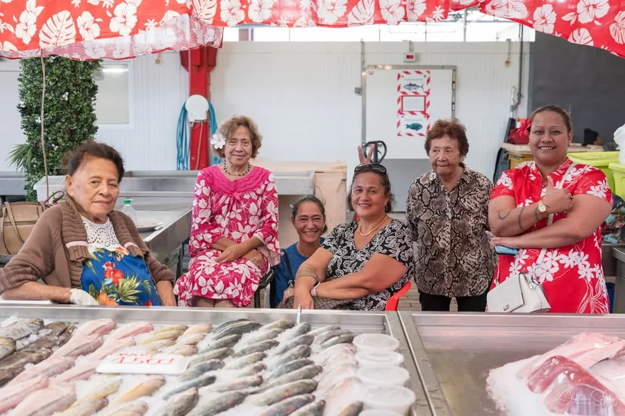 Portraits de rue à Papeete (Tahiti). Māuruuru roa  - 6