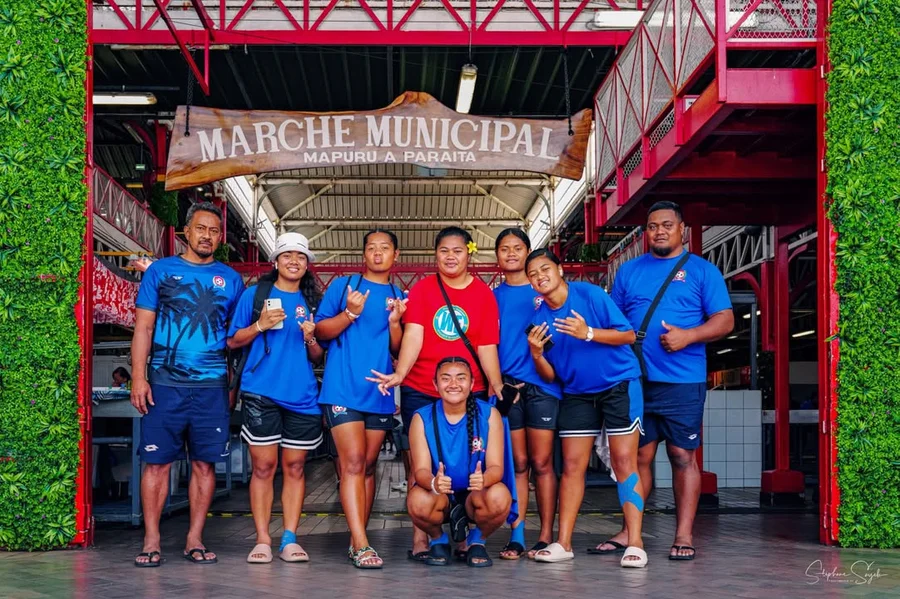 En pleine effervescence au marché de Papeete, l’éq - 2