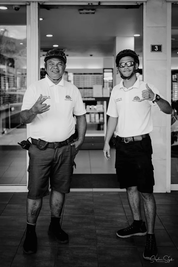 Au cœur du tumulte de Papeete, chaque regard saisi - 2