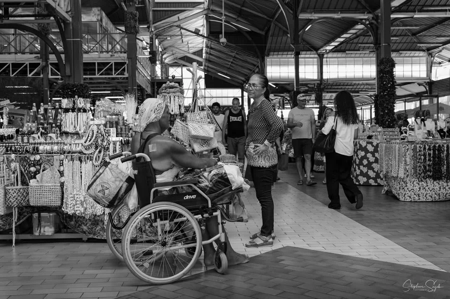 Au cœur du tumulte de Papeete, chaque regard saisi - 3