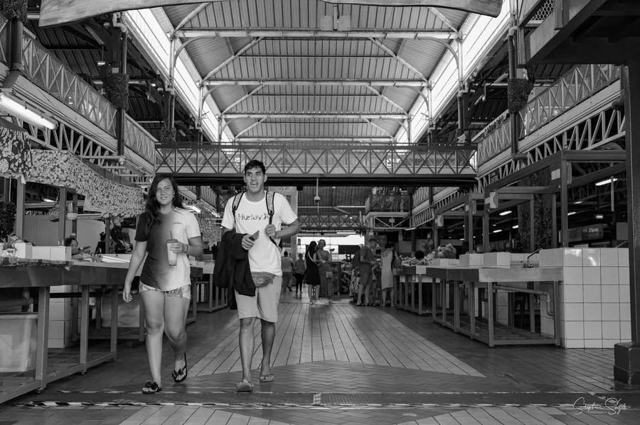 Au cœur du tumulte de Papeete, chaque regard saisi - 4