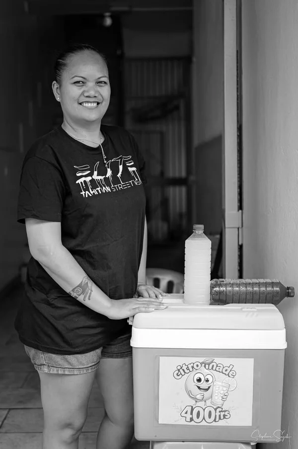 Les visages du quotidien à Papeete. Sous un ciel c - 11