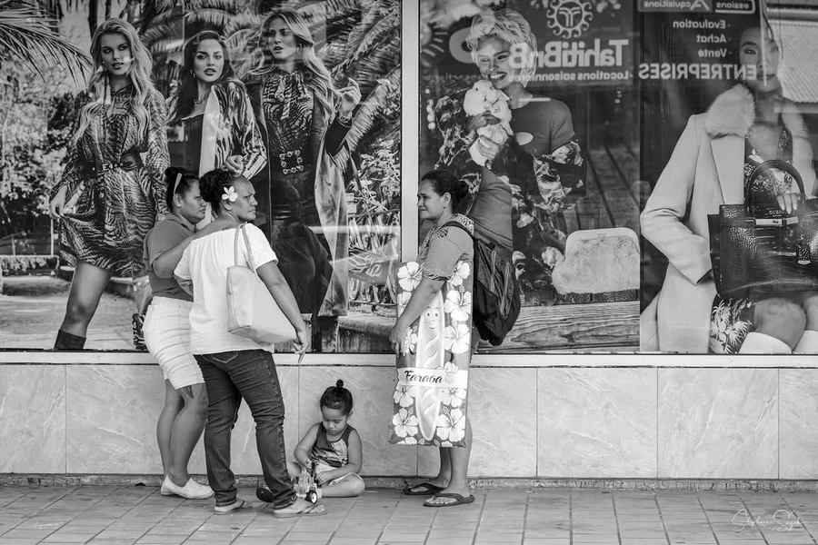 Les visages du quotidien à Papeete. Sous un ciel c - 5