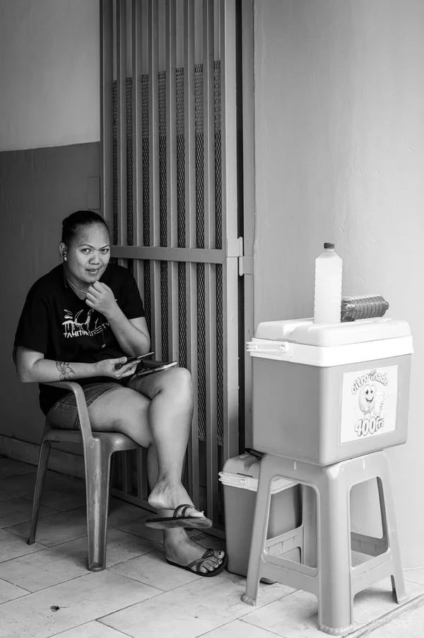 Les visages du quotidien à Papeete. Sous un ciel c - 8