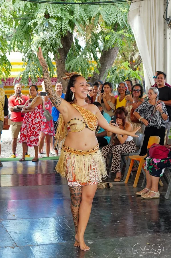 Il fait beau et l'Aranui 5 est de nouveau à quai,  - 12