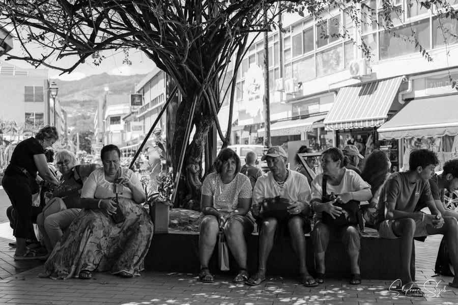 Hier, au cœur de Papeete, sous les auvents usés du - 10