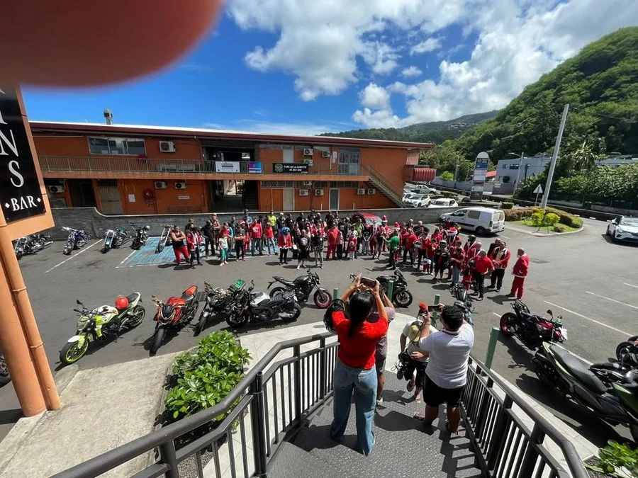 Ce matin à Tamanu, sous un soleil qui tape fort, ç - 3