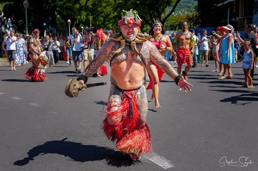 Comme une vahine sortie d’un rêve marquisien, drap - Photo 4