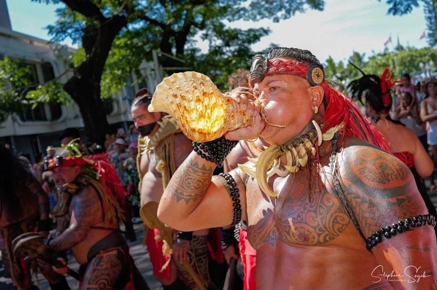 Comme une vahine sortie d’un rêve marquisien, drap - Photo 5