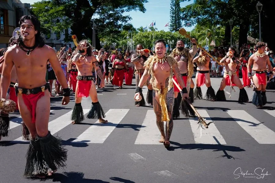 Comme une vahine sortie d’un rêve marquisien, drap - Photo 9