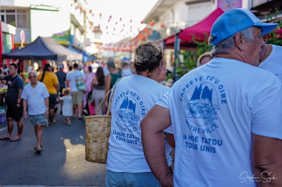 Un dimanche doré au marché de Papeete. Les bouquet - Photo 3