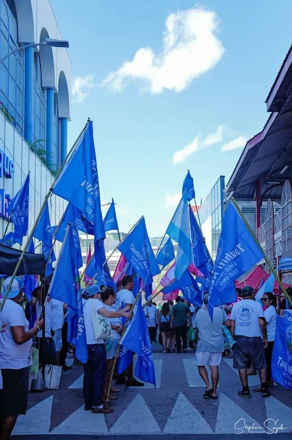 Dimanche matin au marché de Papeete, l’air sent le - Photo 3