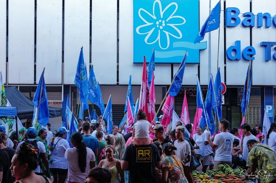 Dimanche matin au marché de Papeete, l’air sent le - Photo 4