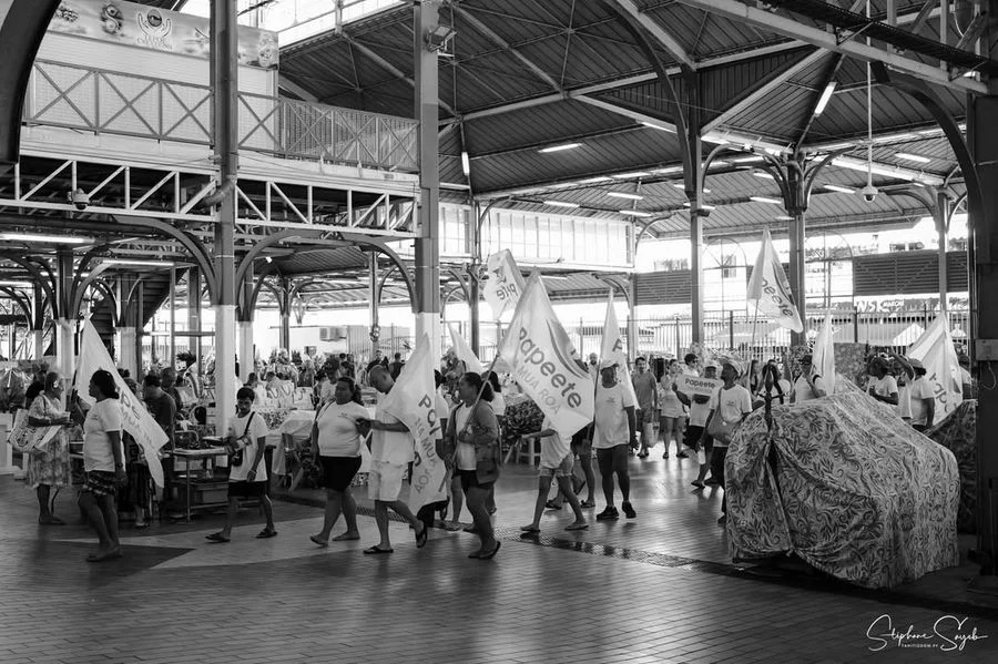 Dimanche matin au marché de Papeete, l’air sent le - Photo 7