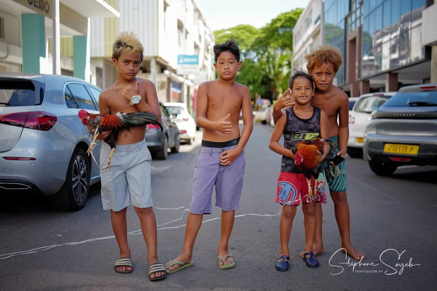 Lundi de Pâques. Papeete somnole. Les boutiques ti - 3