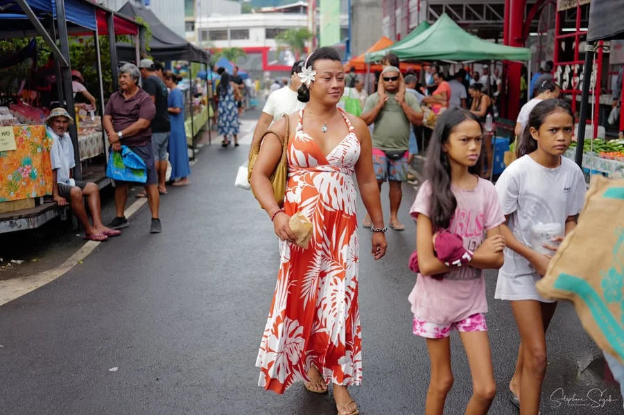 Sous la pluie fine de ce dimanche matin, le marché - 12